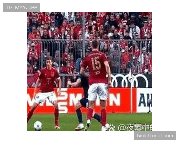 红牌!波鸿球员在防守中严重犯规被直接罚下 红牌!波鸿球员在防守中严重犯规被直接罚下