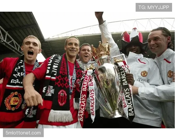 传奇门将本-福斯特现身老特拉福德观看曼联比赛